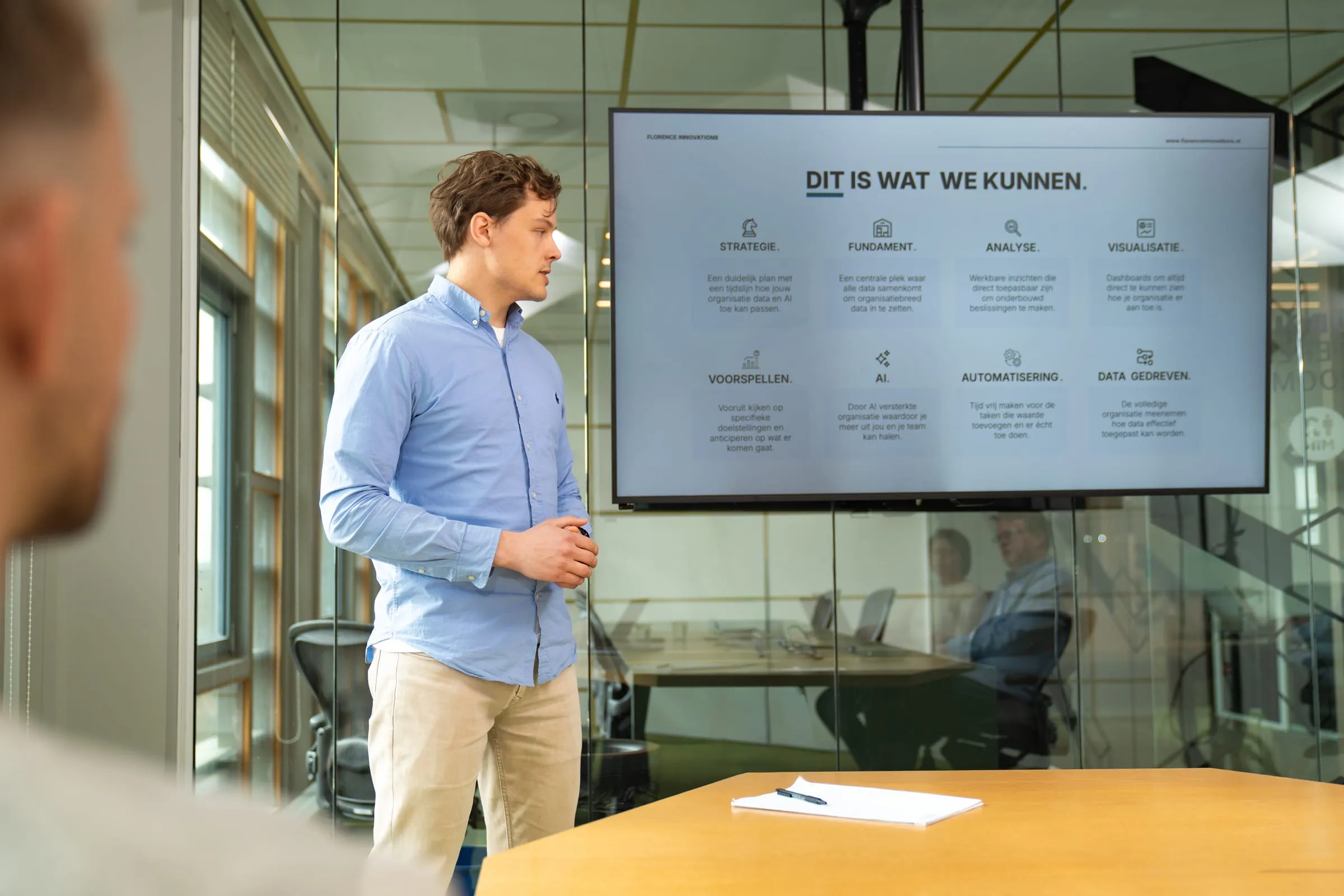 Florence-collega presenteert het dienstenoverzicht